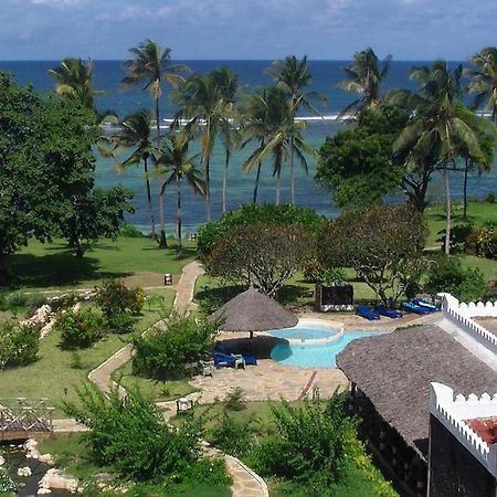 Hill Park Hotel - Tiwi Beach Exterior photo
