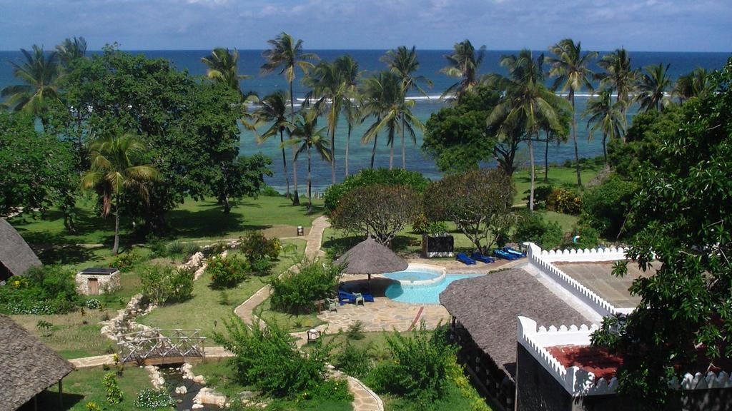 Hill Park Hotel - Tiwi Beach Exterior photo